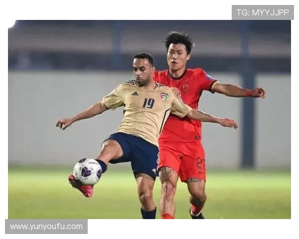 最近哪个足球明星因争议事件引发媒体关注和球迷热议