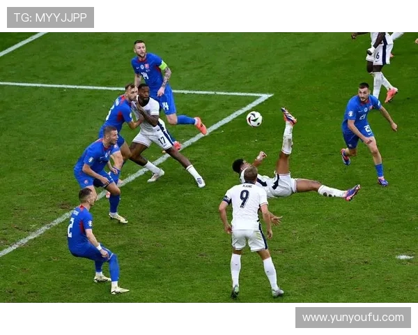 足球明星展现坚毅眼神的瞬间捕捉与背后故事解析