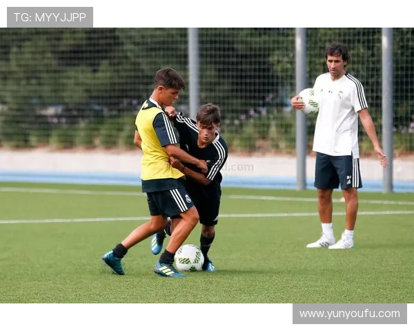 从青涩少年到足球巨星的成长之路揭秘与训练秘诀分享